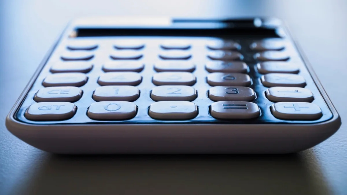 Calculadora de oficina para calcular la comisión por amortización anticipada